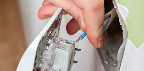 Kabel an einer Leuchte